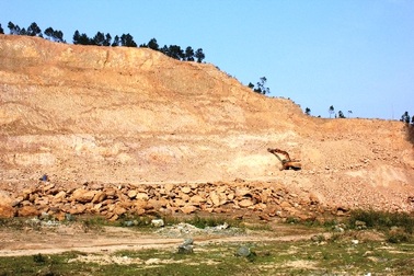 Xã “làm ngơ” cho doanh nghiệp khai thác đất rừng trái phép