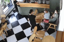 Clip thanh niên bán vé số ngỗ ngược bị cô gái dạy bài học gây sốt dân mạng