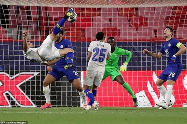 Thua bởi siêu phẩm của sao Iran, Chelsea vẫn vào bán kết Champions League