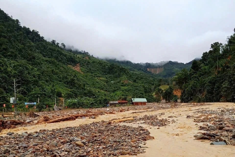 Khẩn thiết mong cộng đồng chung tay giúp bà con vùng lũ ở Nghệ An - 5 Khẩn thiết mong cộng đồng chung tay giúp bà con vùng lũ ở Nghệ An - 5