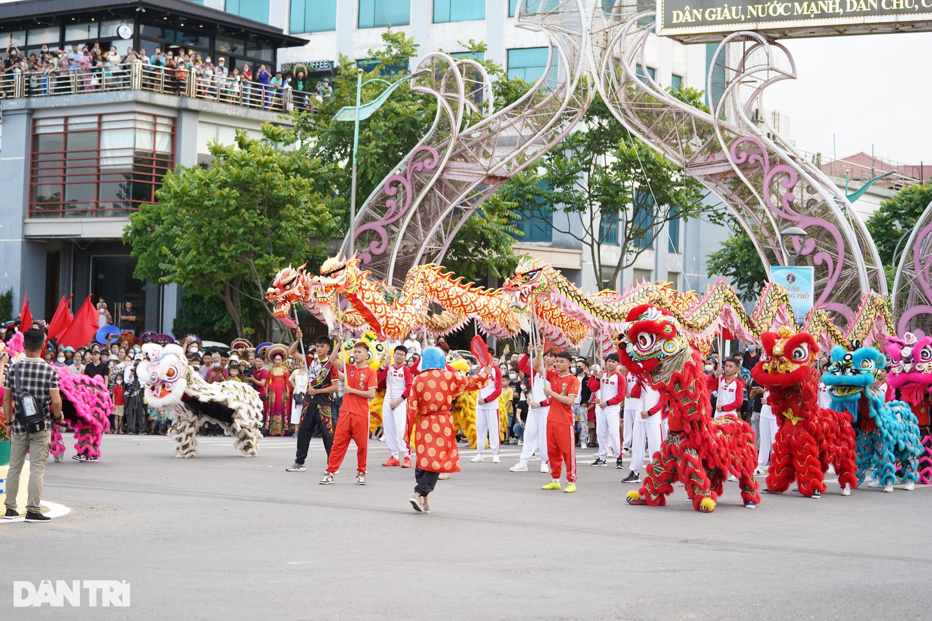 Ấn tượng với lễ hội đầy sắc màu tại thành phố hoa hồng - 6 Ấn tượng với lễ hội đầy sắc màu tại thành phố hoa hồng - 6