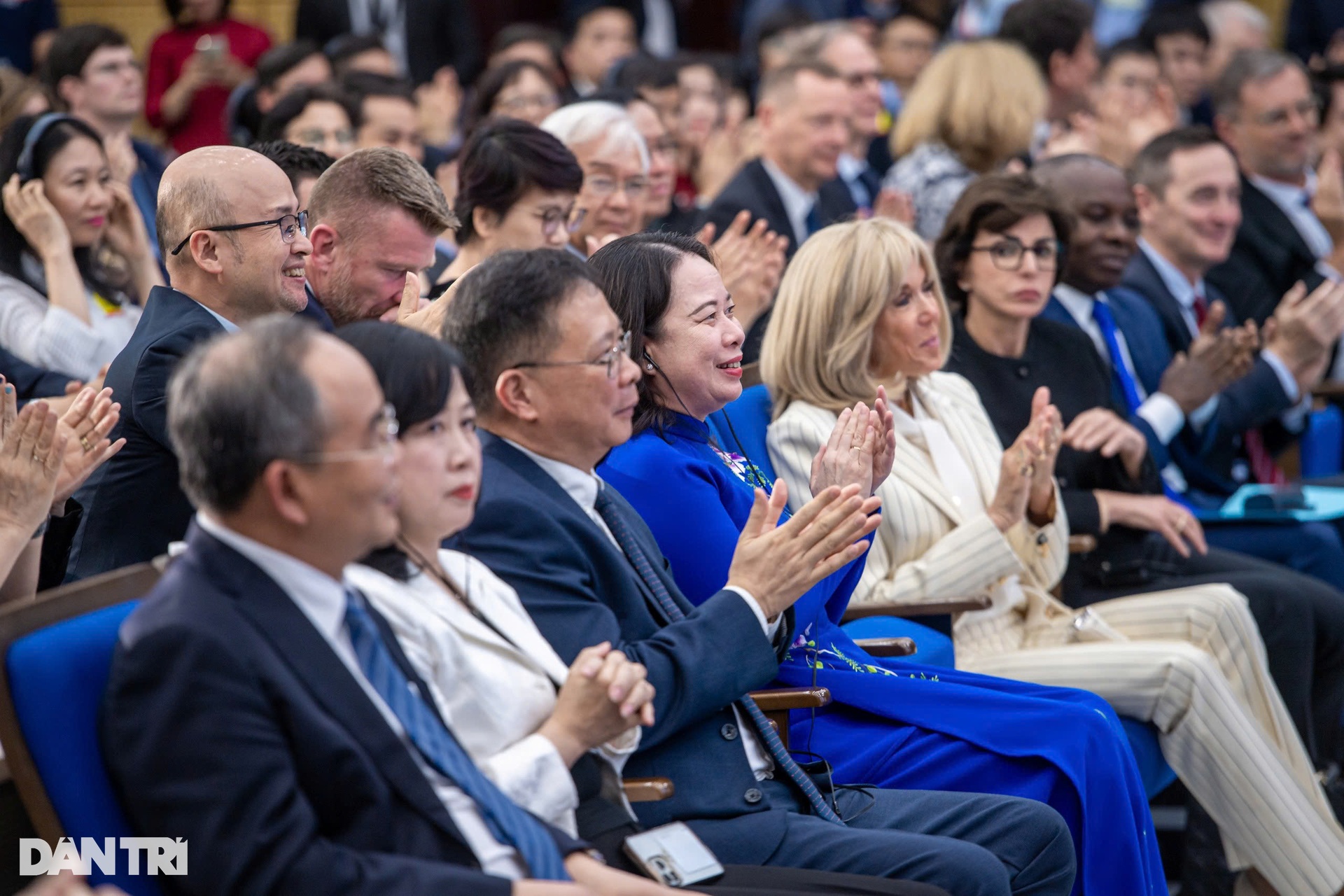 Tổng thống Pháp Emmanuel Macron giao lưu với sinh viên Việt Nam - 6 Tổng thống Pháp Emmanuel Macron giao lưu với sinh viên Việt Nam - 6