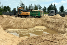 Giám đốc khu du lịch cấu kết khai thác cát trái phép