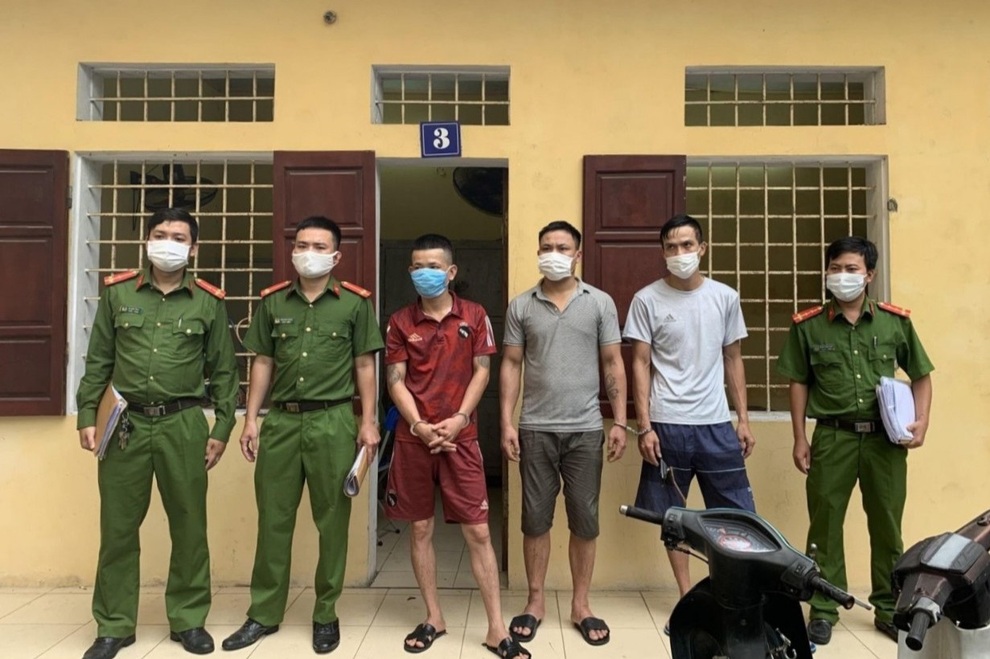 Thủ đoạn của nhóm siêu trộm chuyên đột nhập công sở, nhà dân - 1 Thủ đoạn của nhóm siêu trộm chuyên đột nhập công sở, nhà dân - 1