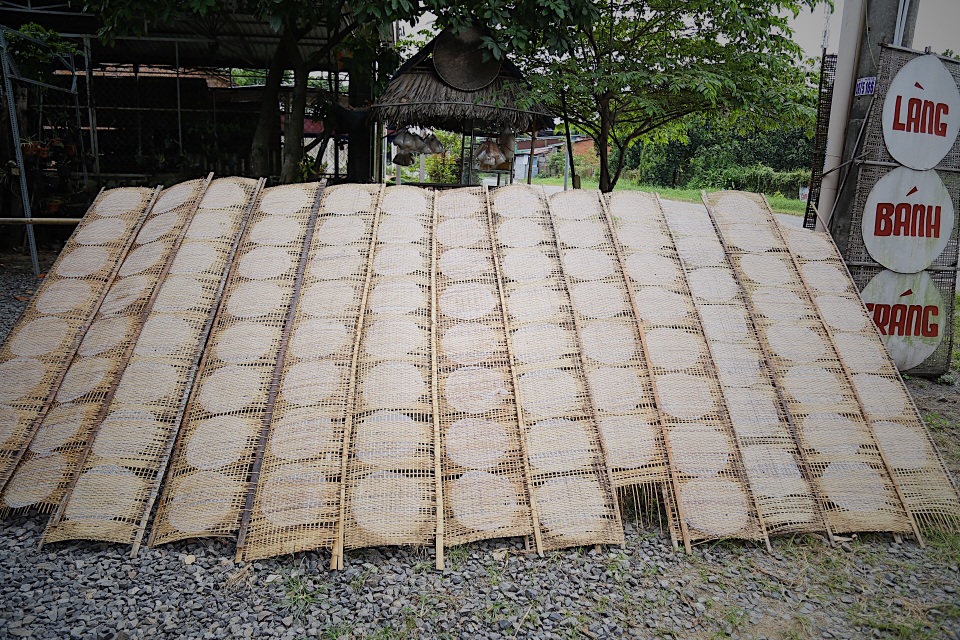 Làm giàu từ nghề bánh tráng truyền thống ở Sài Gòn - 8 Làm giàu từ nghề bánh tráng truyền thống ở Sài Gòn - 8