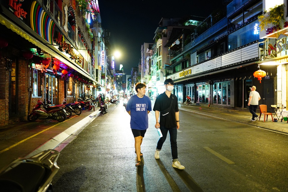 Phố Bùi Viện chưa từng có một đêm “sống chậm” như thế - 9 Phố Bùi Viện chưa từng có một đêm “sống chậm” như thế - 9