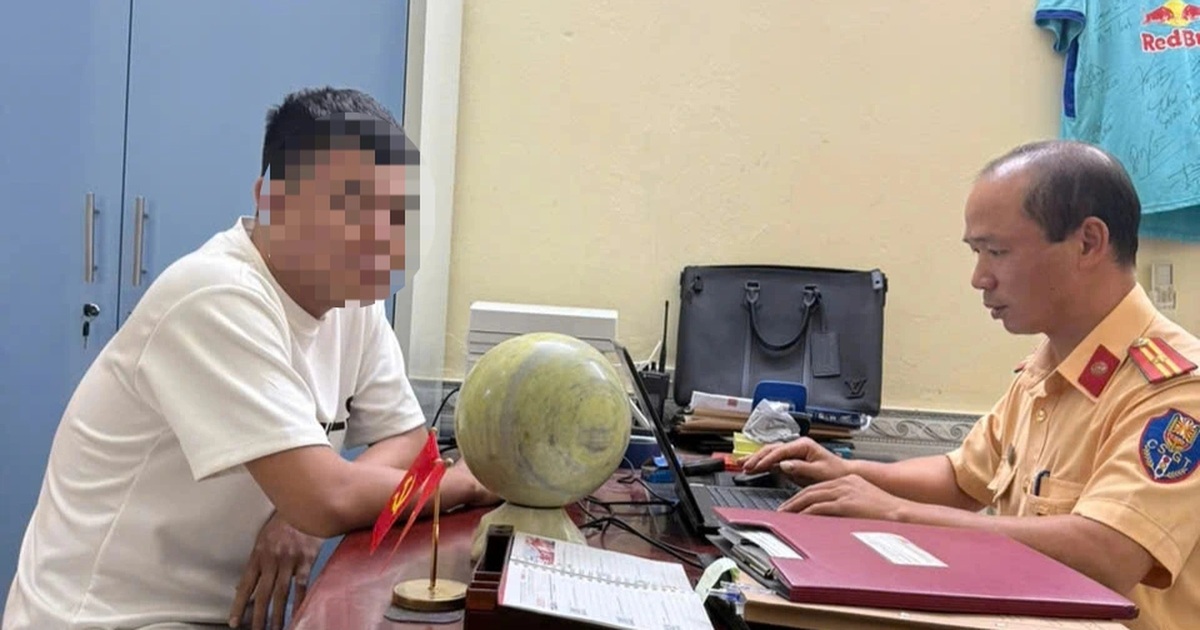 Xử phạt người bố cho con gái cầm vô lăng lái ô tô