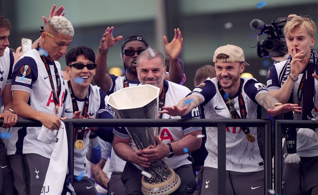 Tottenham បណ្តេញគ្រូបង្វឹកដែលឈ្នះ Europa League - ២ Tottenham sa thải huấn luyện viên vô địch Europa League - 2