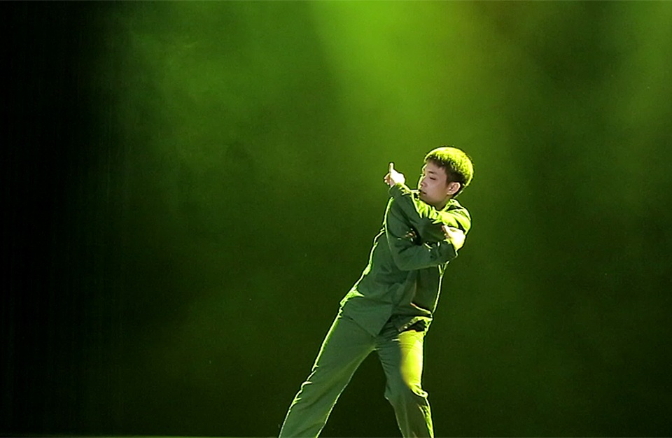 Cháu ngoại nhà thơ Nguyễn Đình Thi nhảy hiphop trên nền nhạc Người Hà Nội - 1 Cháu ngoại nhà thơ Nguyễn Đình Thi nhảy hiphop trên nền nhạc Người Hà Nội - 1