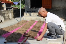 Về làng hương 500 năm tuổi ngày cận Tết