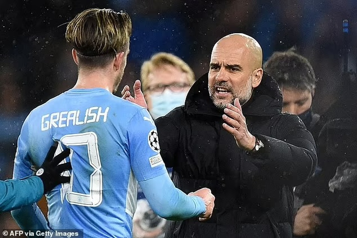 HLV Pep Guardiola lao vào sân ngăn học trò nổi điên đánh đối thủ - 3 HLV Pep Guardiola lao vào sân ngăn học trò nổi điên đánh đối thủ - 3