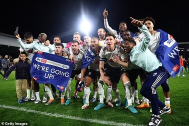 Xác định đội bóng đầu tiên thăng hạng Premier League