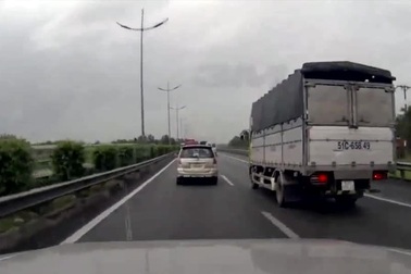Xe tải nổ lốp trên cao tốc nguy hiểm như thế nào?