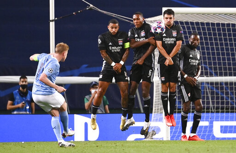 “Kép phụ” Dembele tỏa sáng giúp Lyon hạ gục Man City - 6 “Kép phụ” Dembele tỏa sáng giúp Lyon hạ gục Man City - 6