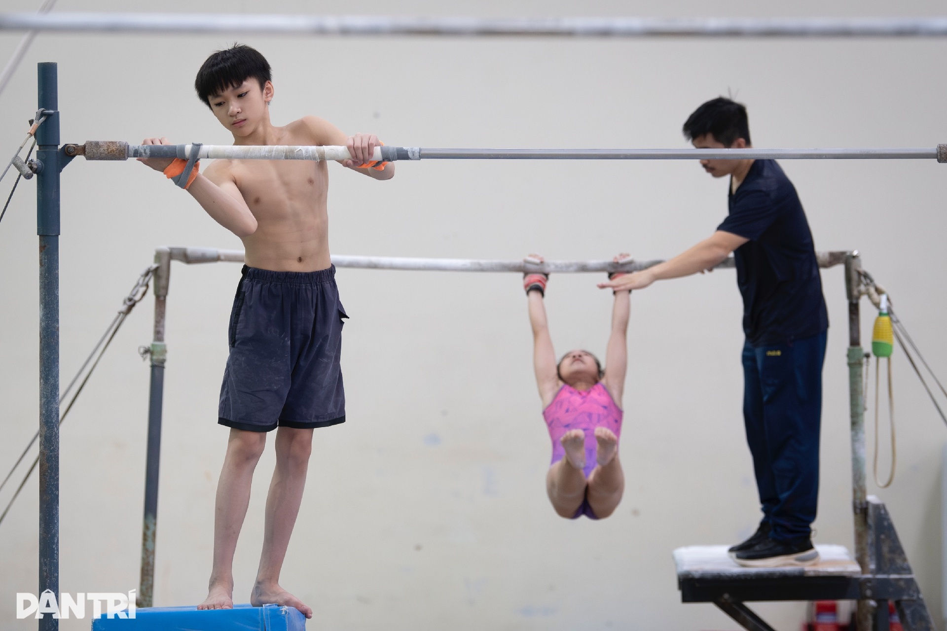 ការហ្វឹកហាត់ខ្លាំងធ្វើឱ្យល្អឥតខ្ចោះនៅ  Khổ luyện thành tài tại “lò luyện vàng” Thể dục dụng cụ Việt Nam - 4