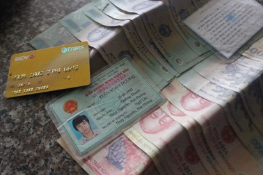 Độc giả Dân trí tìm người đánh rơi chiếc ví có số tiền lớn