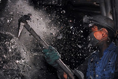 Khó cân đối tài chính, Vinacomin mạnh tay cắt giảm lương nhân viên