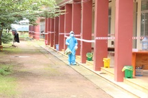 Dừng tổ chức học vì có một nữ sinh mắc Covid-19 trong ngày khai giảng