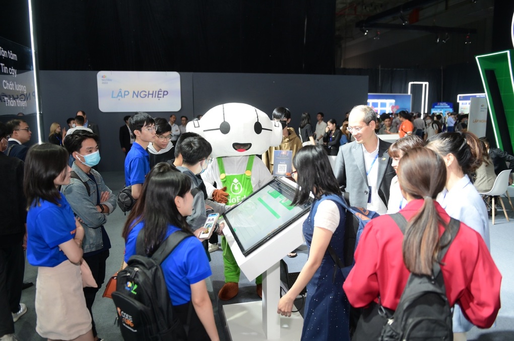 VioEdu gây ấn tượng tại diễn đàn công nghệ FPT Techday 2022 - 1 VioEdu gây ấn tượng tại diễn đàn công nghệ FPT Techday 2022 - 1