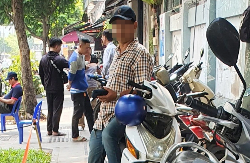 Công an vào cuộc vụ cò vẽ cách đối phó phạt nguội ở trung tâm TPHCM - 1 Công an vào cuộc vụ cò vẽ cách đối phó phạt nguội ở trung tâm TPHCM - 1