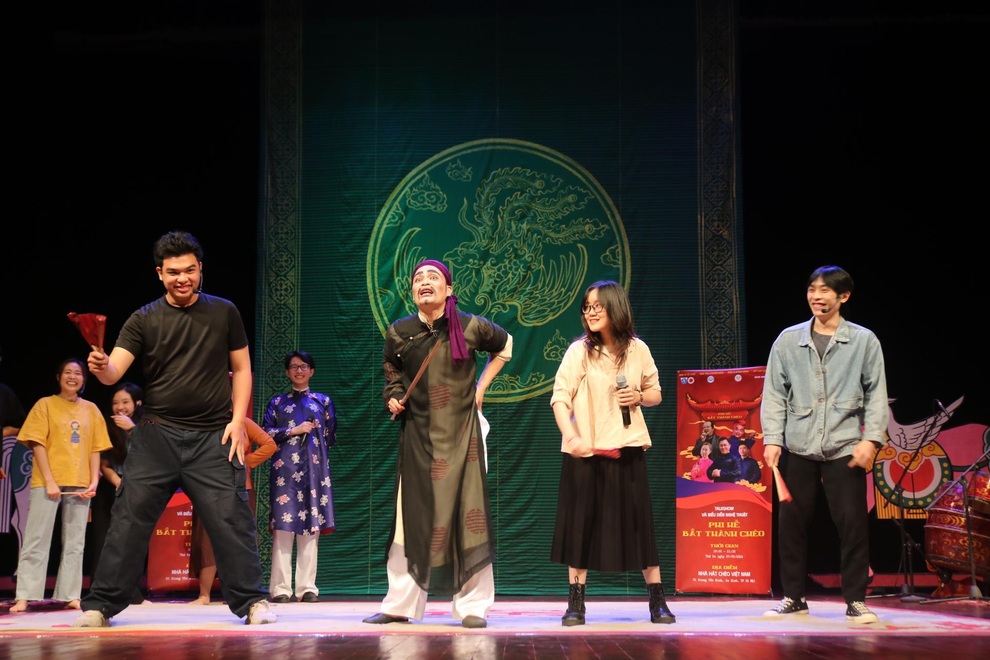 Phi hề bất thành chèo truyền cảm hứng nghệ thuật chèo với thế hệ trẻ - 4 Phi hề bất thành chèo truyền cảm hứng nghệ thuật chèo với thế hệ trẻ - 4