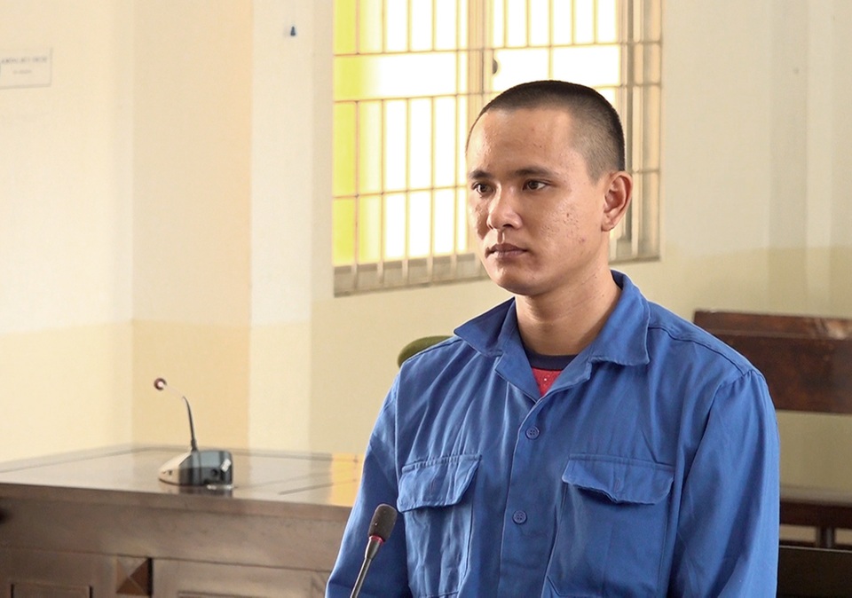 Hiếp dâm con gái ông chủ, lĩnh án 8 năm tù - 1 Hiếp dâm con gái ông chủ, lĩnh án 8 năm tù - 1