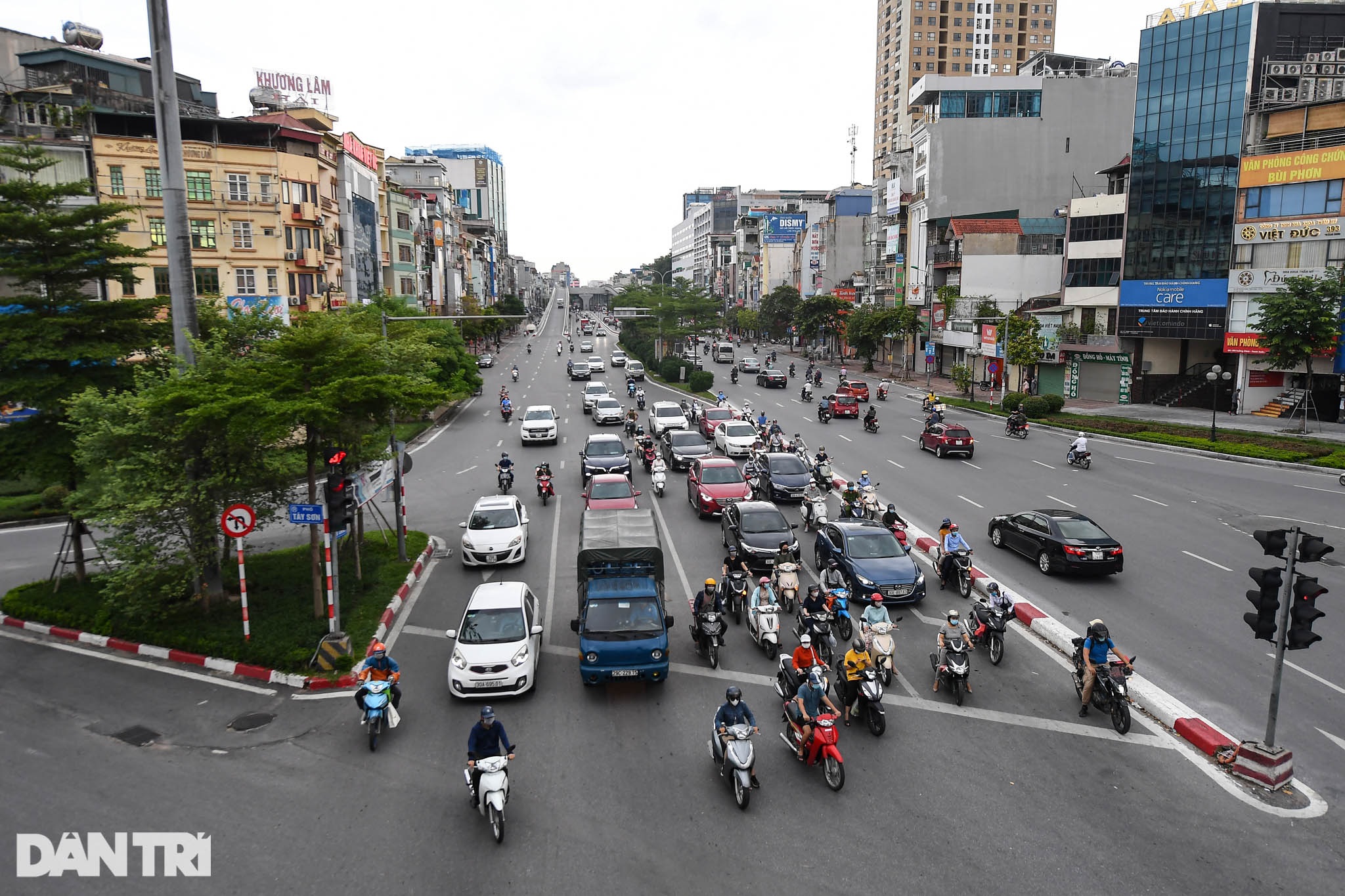Đường phố Hà Nội bất ngờ đông đúc trở lại - 6 Đường phố Hà Nội bất ngờ đông đúc trở lại - 6