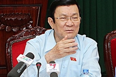 Chủ tịch nước trao đổi với cử tri về tiền lương, giá xăng