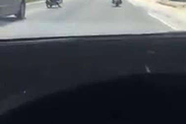 Nhóm thanh niên đầu trần, đánh võng “điên cuồng” trên quốc lộ 1A