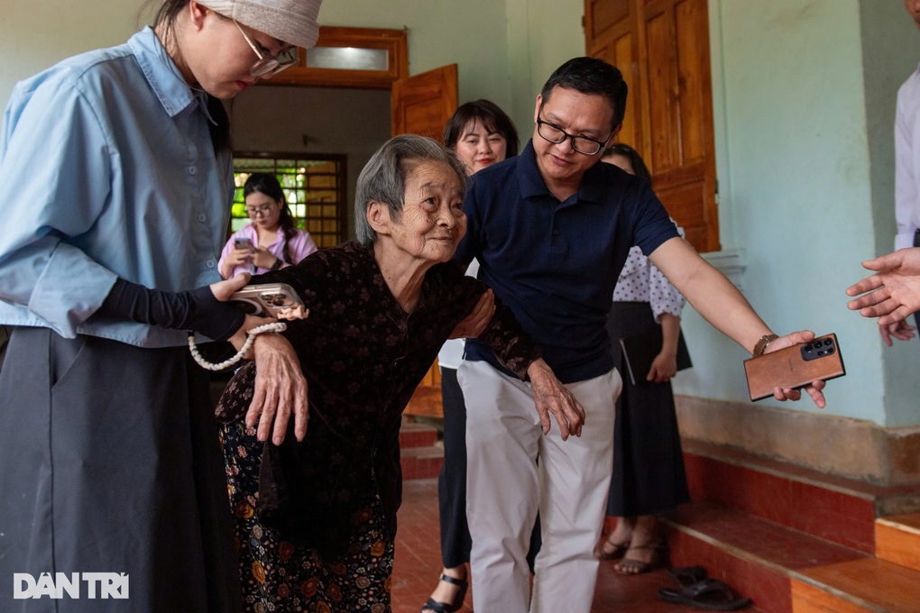 Kính cẩn nghiêng mình tri ân những người làm rạng rỡ Việt Nam - 3 Kính cẩn nghiêng mình tri ân những người làm rạng rỡ Việt Nam - 3