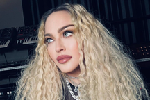 Madonna phải xin lỗi vì mắng fan ngồi xe lăn... không chịu nhảy