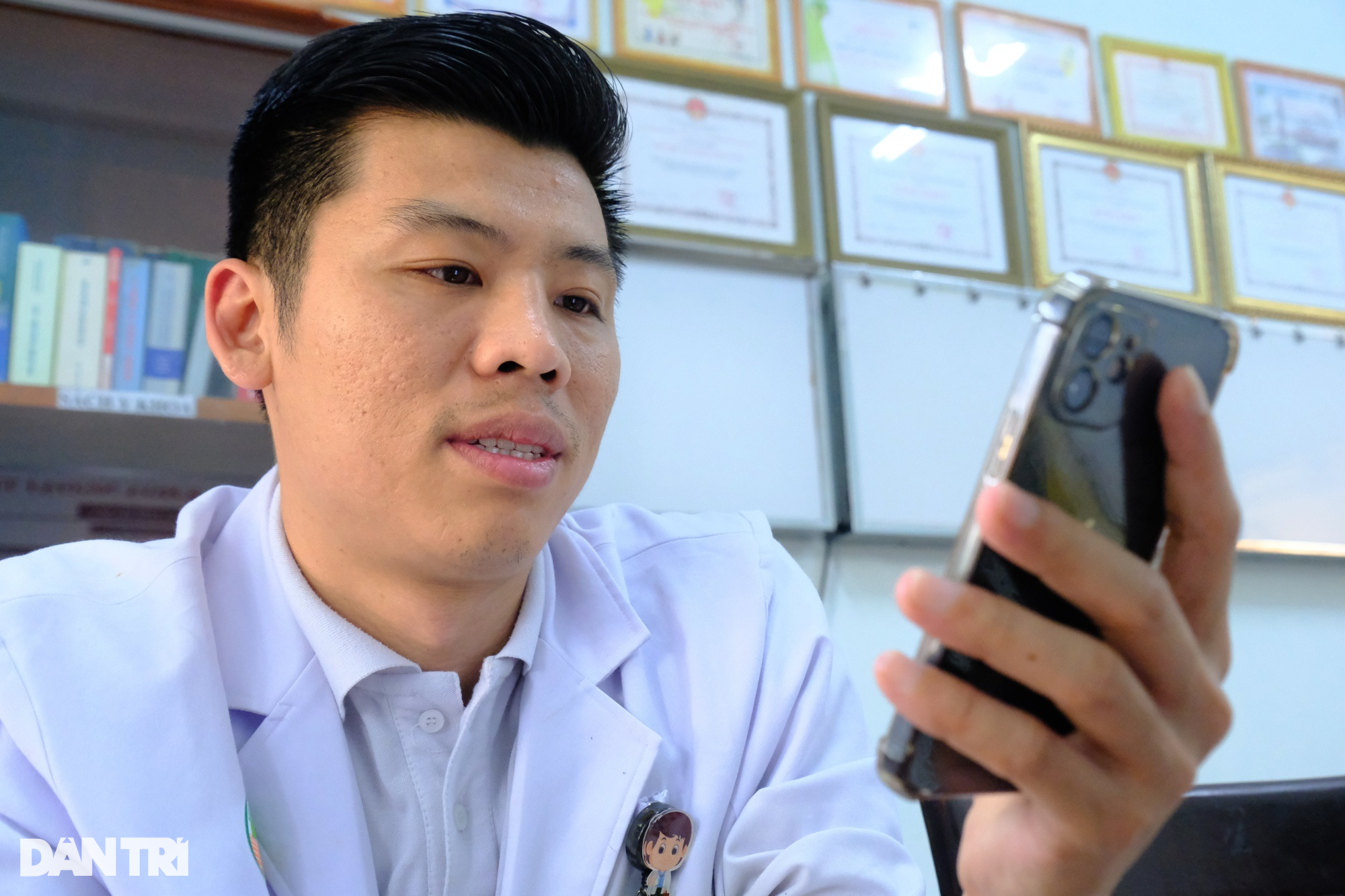 Những tin nhắn cầu cứu lúc nửa đêm và trăn trở của bác sĩ bé đầu bự - 12 Những tin nhắn cầu cứu lúc nửa đêm và trăn trở của bác sĩ bé đầu bự - 12