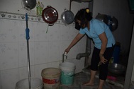 Hàng ngàn hộ dân khốn đốn vì bị cúp nước nhiều ngày liền