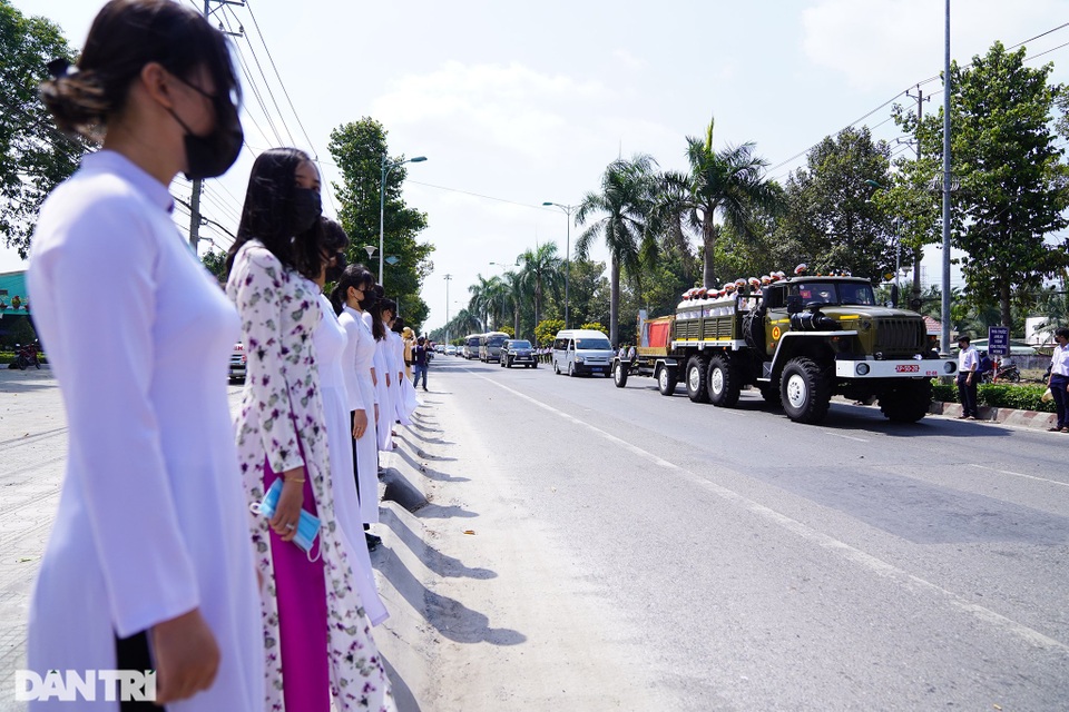 Nguyên Phó Thủ tướng Trương Vĩnh Trọng về nơi an nghỉ cuối cùng - 10 Nguyên Phó Thủ tướng Trương Vĩnh Trọng về nơi an nghỉ cuối cùng - 10