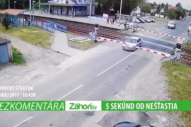 Cố vượt rào chắn tàu, tài xế ô tô suýt trả giá bằng cả mạng sống