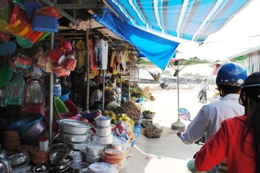  “Vòi vĩnh” tiền tiểu thương, một Trưởng Ban quản lý  chợ bị cách chức