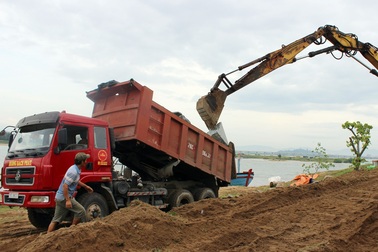 Đổ 15.000 m3 đá gia cố khu sửa chữa tàu thuyền bị “xóa sổ”