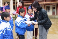 540 suất quà Tết đến với giáo viên và học sinh khó khăn
