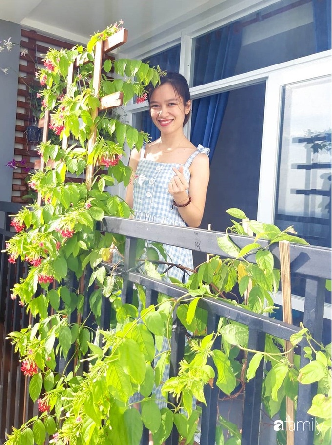 Ban công hướng Tây phủ kín hoa sử quân tử trong nháy mắt nhờ "chiêu" chăm sóc đơn giản của mẹ trẻ ở Sài Gòn - Ảnh 2. Ban công hướng Tây phủ kín hoa sử quân tử trong nháy mắt nhờ "chiêu" chăm sóc đơn giản của mẹ trẻ ở Sài Gòn - Ảnh 2.