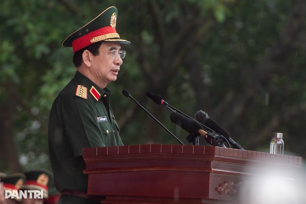 Đại tướng Phan Văn Giang: Không vì áo ướt, mặt vầy nước mà đi không tốt - 1 Đại tướng Phan Văn Giang: Không vì áo ướt, mặt vầy nước mà đi không tốt - 1