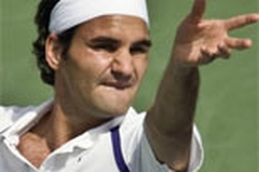 Federer "tốc hành", Sharapova "mệt nhọc" đi tiếp