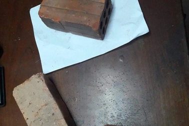 Bắt giữ 2 đối tượng ném gạch vào công an đang làm nhiệm vụ