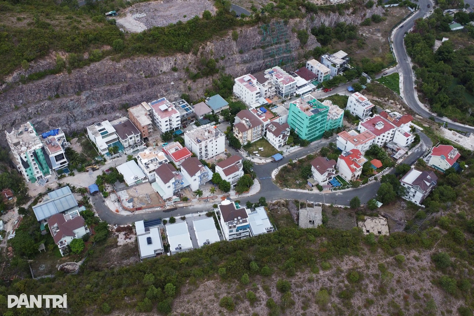 Xây vượt tầng, loạt biệt thự ở Nha Trang bị tháo dỡ - 12