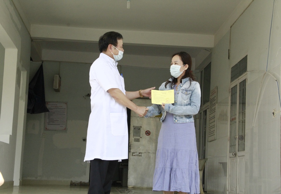 Đắk Lắk: Bệnh nhân Covid-19 đầu tiên được xuất viện - 1 Đắk Lắk: Bệnh nhân Covid-19 đầu tiên được xuất viện - 1