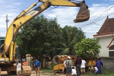 Xe lu lật đè chết tài xế