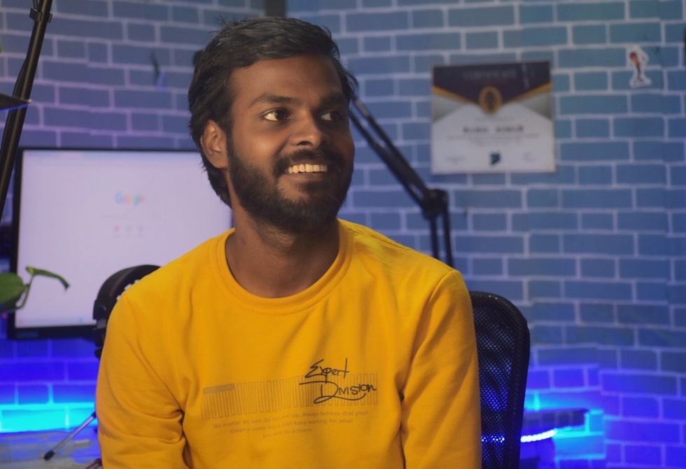 Chàng trai Ấn Độ hát nhạc Việt gây sốt dịp 2/9 và duyên số với cô gái Việt