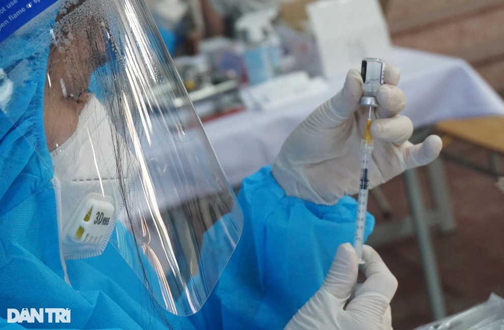 Học sinh Nghệ An háo hức được tiêm vaccine phòng Covid-19 - 3