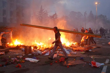 Nga: “Lố bịch” khi bầu cử Tổng thống Ukraine trong bạo lực