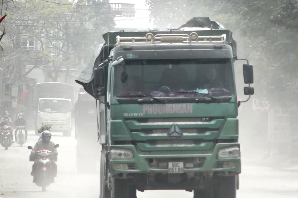Bí ẩn những chiếc xe quá khổ quá tải tung hoành ở quốc lộ 21A tỉnh Hà Nam - 1 Bí ẩn những chiếc xe quá khổ quá tải tung hoành ở quốc lộ 21A tỉnh Hà Nam - 1