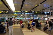 Bị từ chối nhập cảnh Singapore, phải trả phí cho hãng hàng không